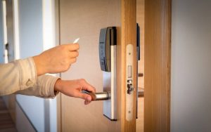 Một số lưu ý khi sử dụng khóa cửa điện tử