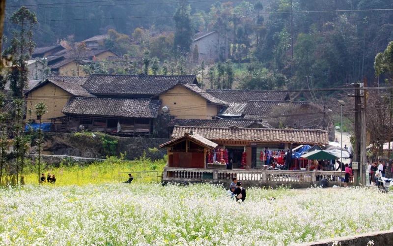 Làng văn hóa Lũng Cẩm